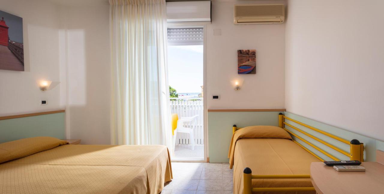 Hotel Pelikan Lignano Sabbiadoro Exterior photo