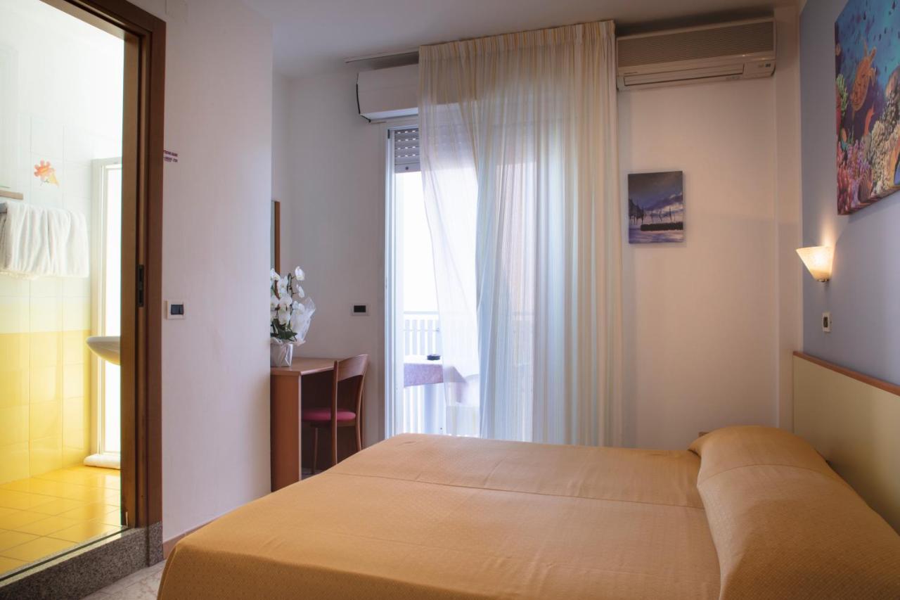 Hotel Pelikan Lignano Sabbiadoro Exterior photo