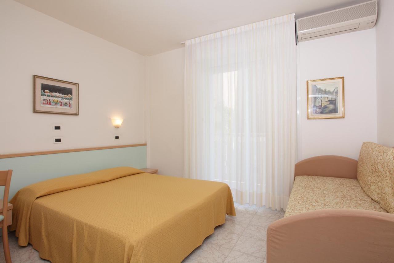 Hotel Pelikan Lignano Sabbiadoro Exterior photo