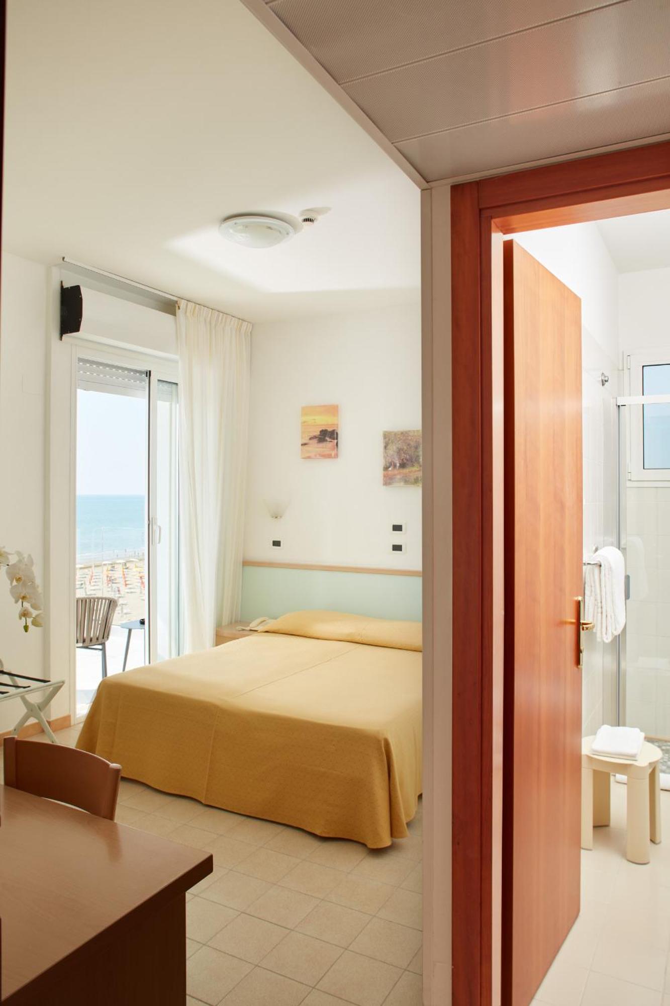 Hotel Pelikan Lignano Sabbiadoro Exterior photo