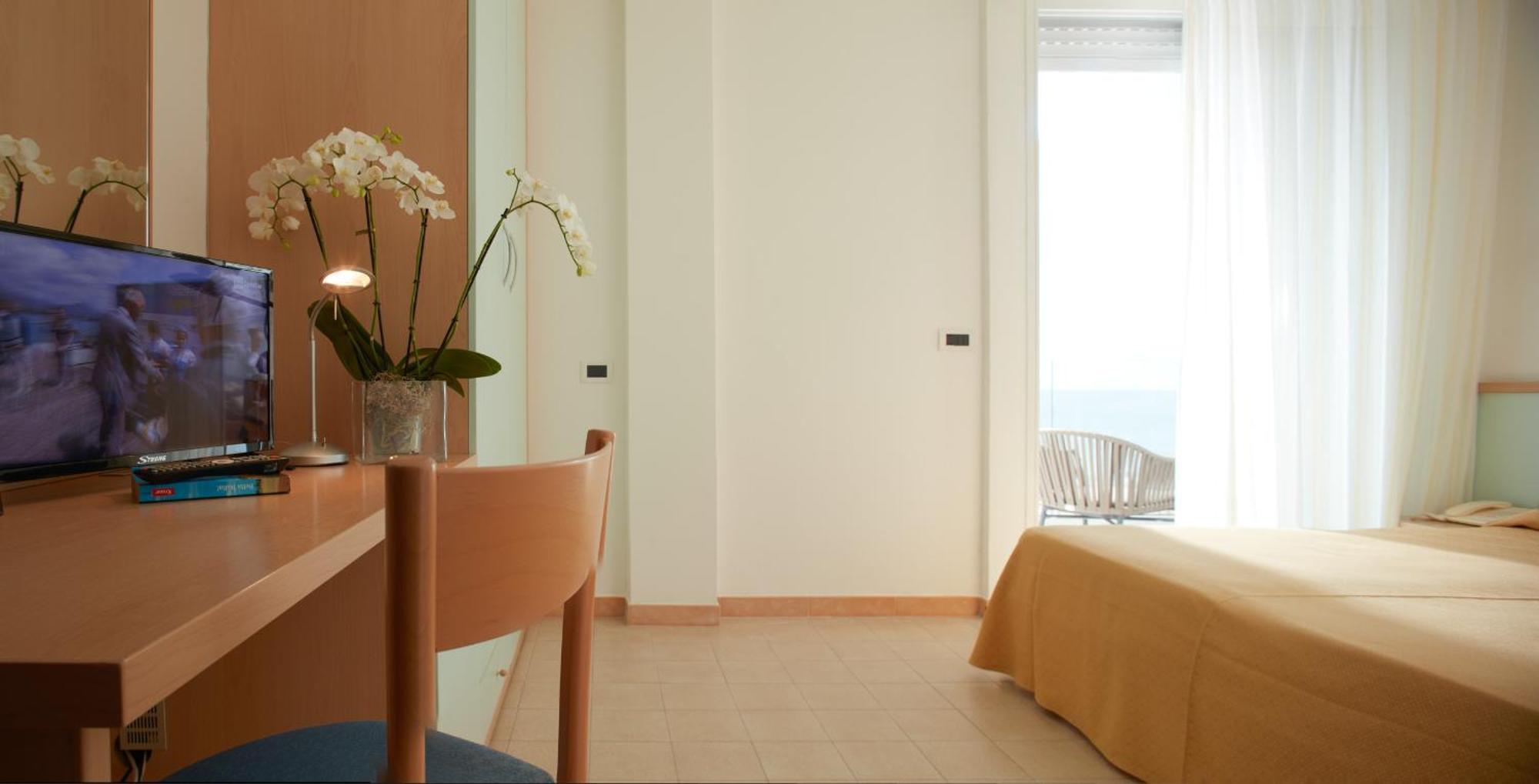 Hotel Pelikan Lignano Sabbiadoro Exterior photo
