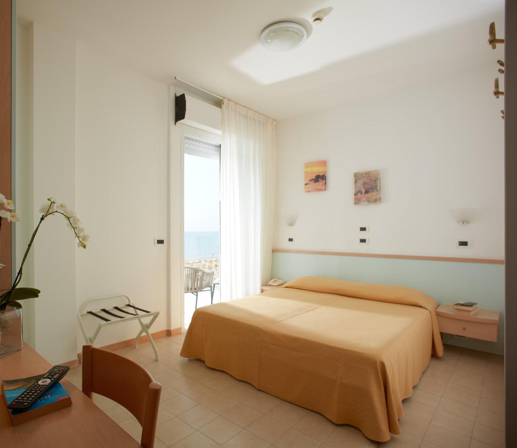 Hotel Pelikan Lignano Sabbiadoro Exterior photo