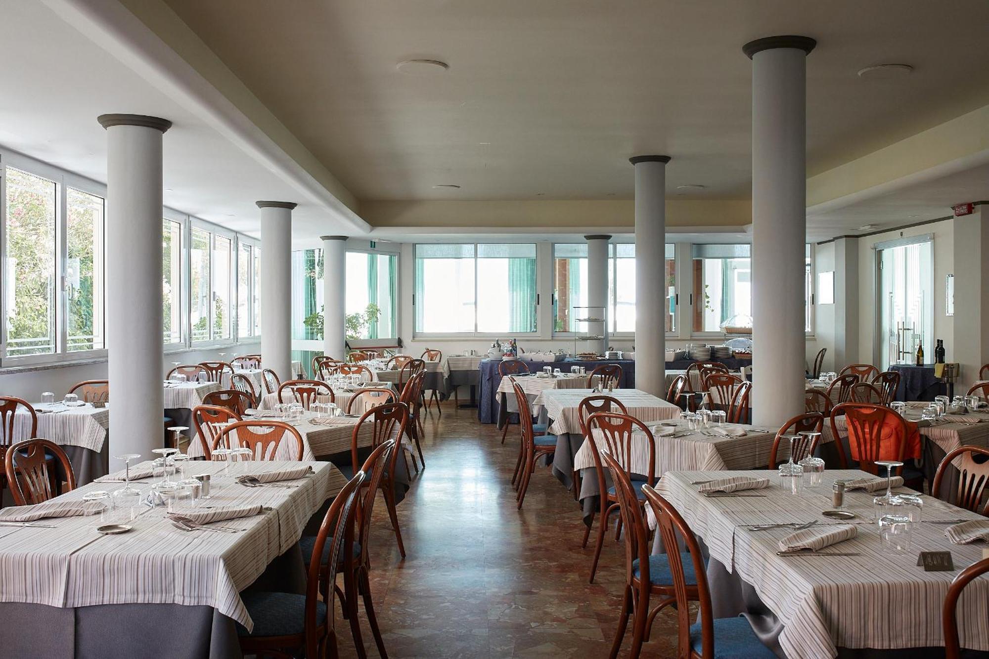 Hotel Pelikan Lignano Sabbiadoro Exterior photo