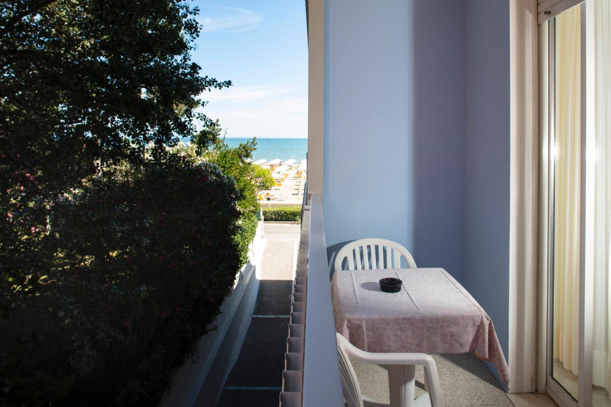 Hotel Pelikan Lignano Sabbiadoro Exterior photo
