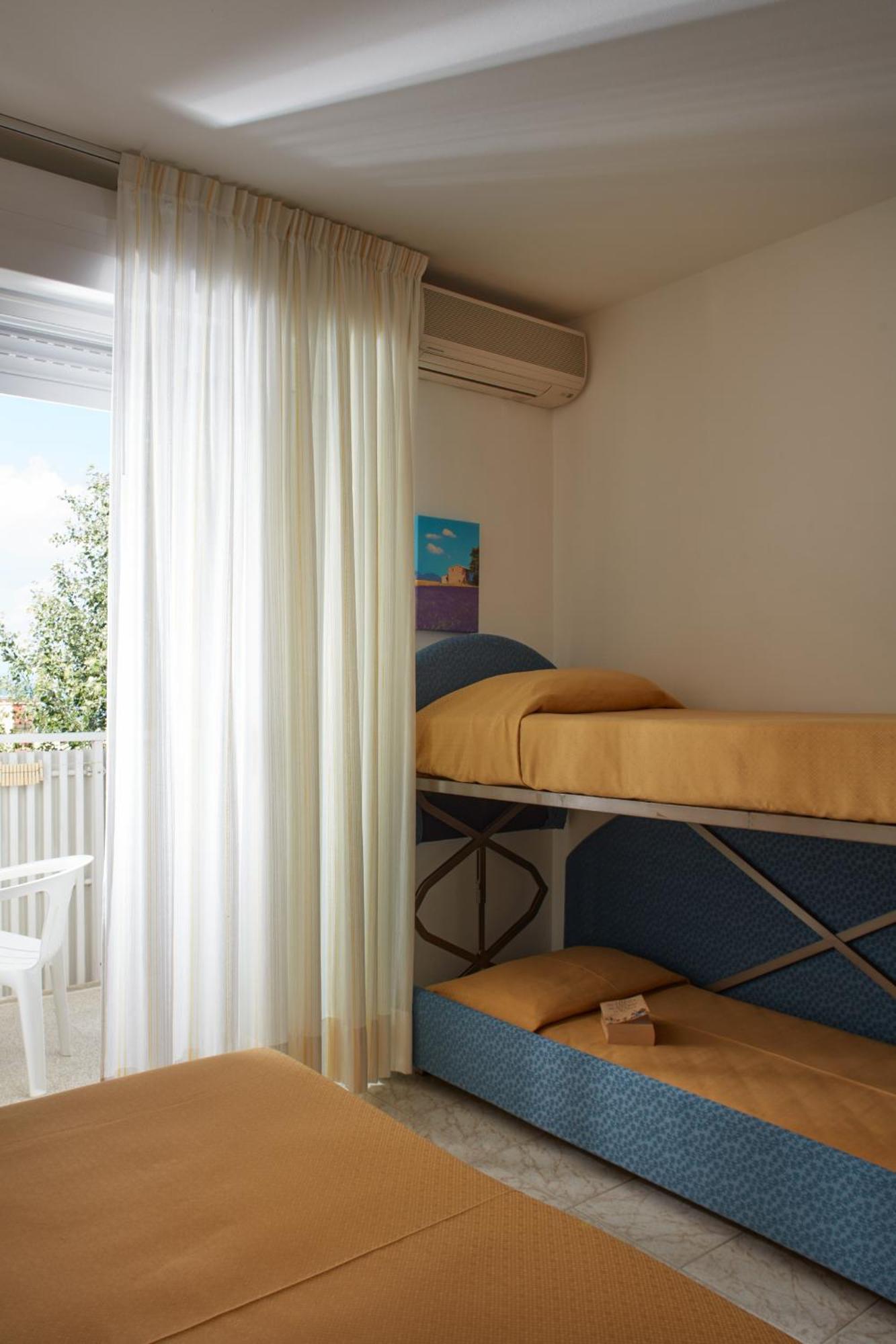 Hotel Pelikan Lignano Sabbiadoro Exterior photo