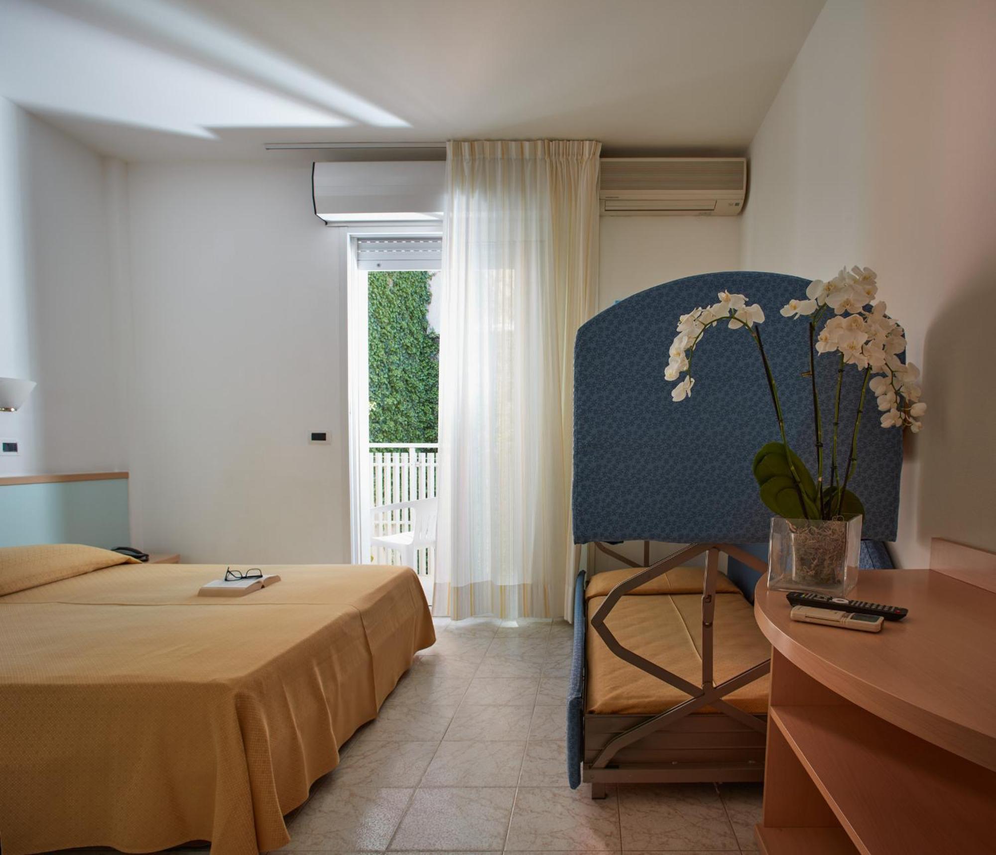 Hotel Pelikan Lignano Sabbiadoro Exterior photo