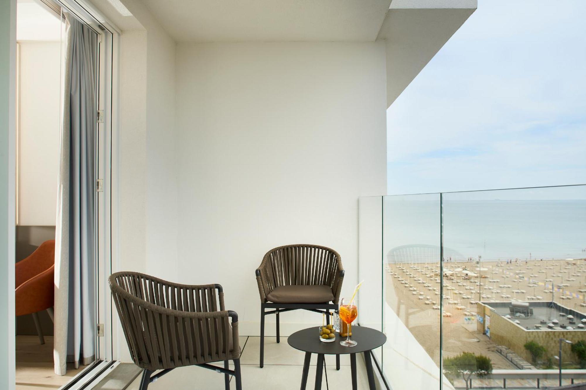 Hotel Pelikan Lignano Sabbiadoro Exterior photo