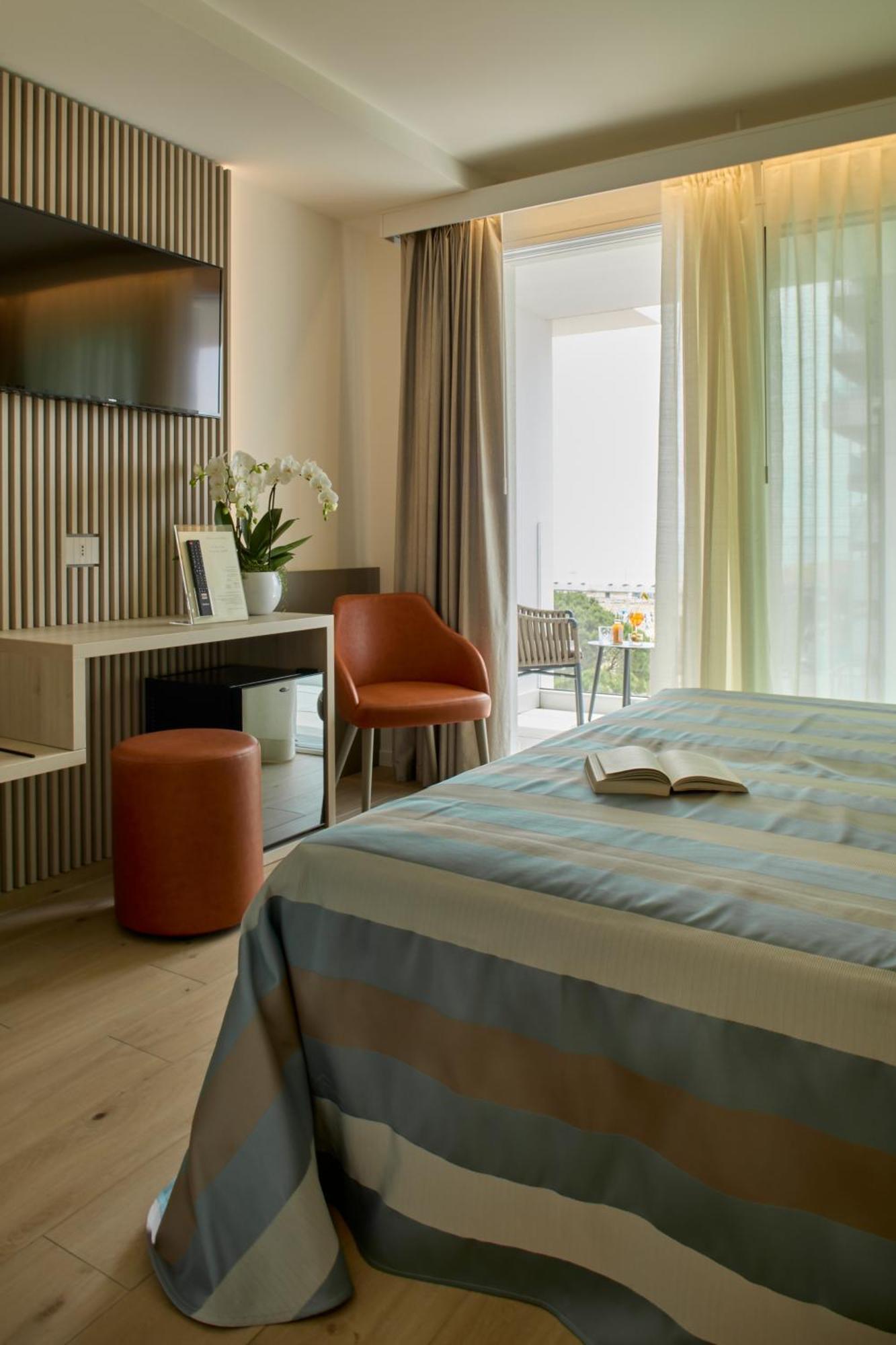 Hotel Pelikan Lignano Sabbiadoro Exterior photo